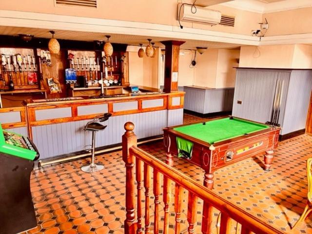 Sneyd Arms Hotel Tunstall Chatterley Exterior photo